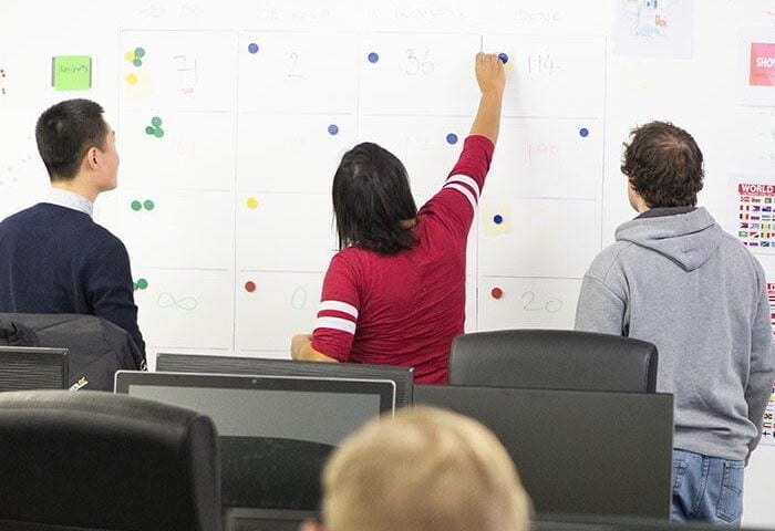 Full magnetic wall for meetings made with magnetic plaster